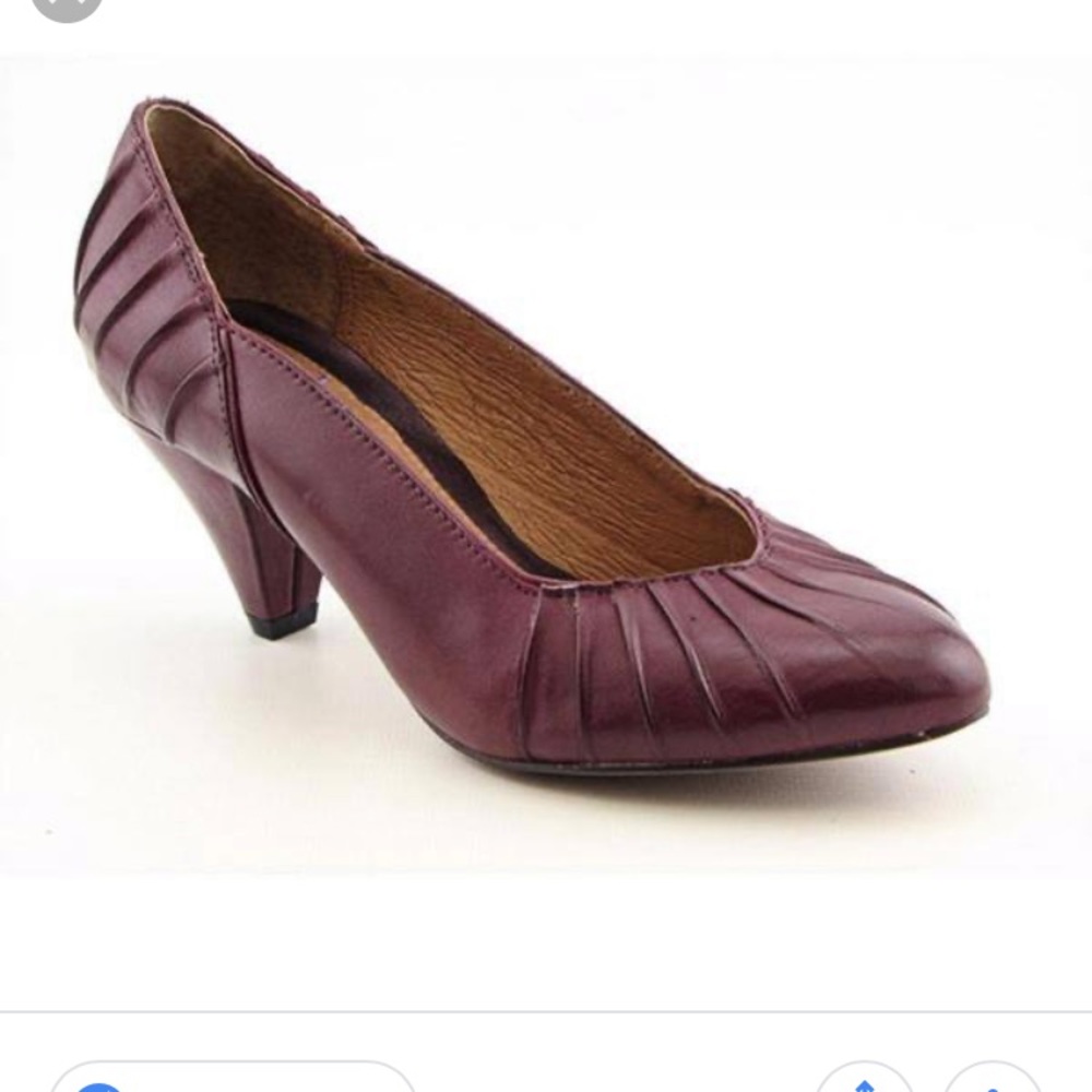 Indigo by Clarks Burgundy heels size 8